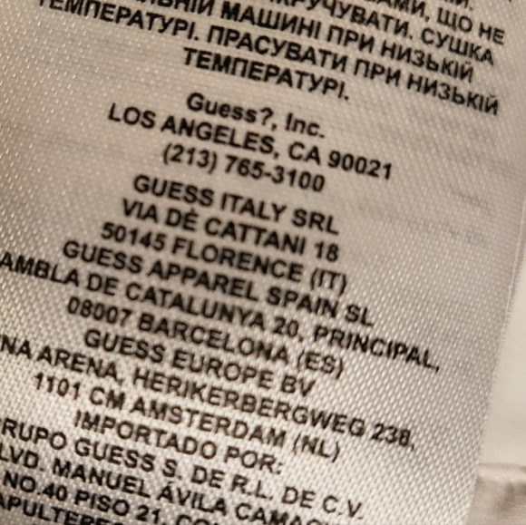 Most adorable versatile AUTHENTIC GUESS Top w/ Adjustable straps & button detail - Picture 5 of 6